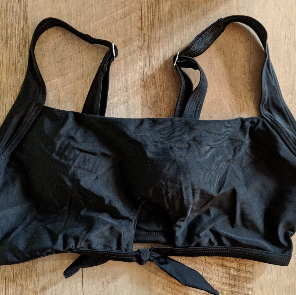 Black bikini top (full coverage)